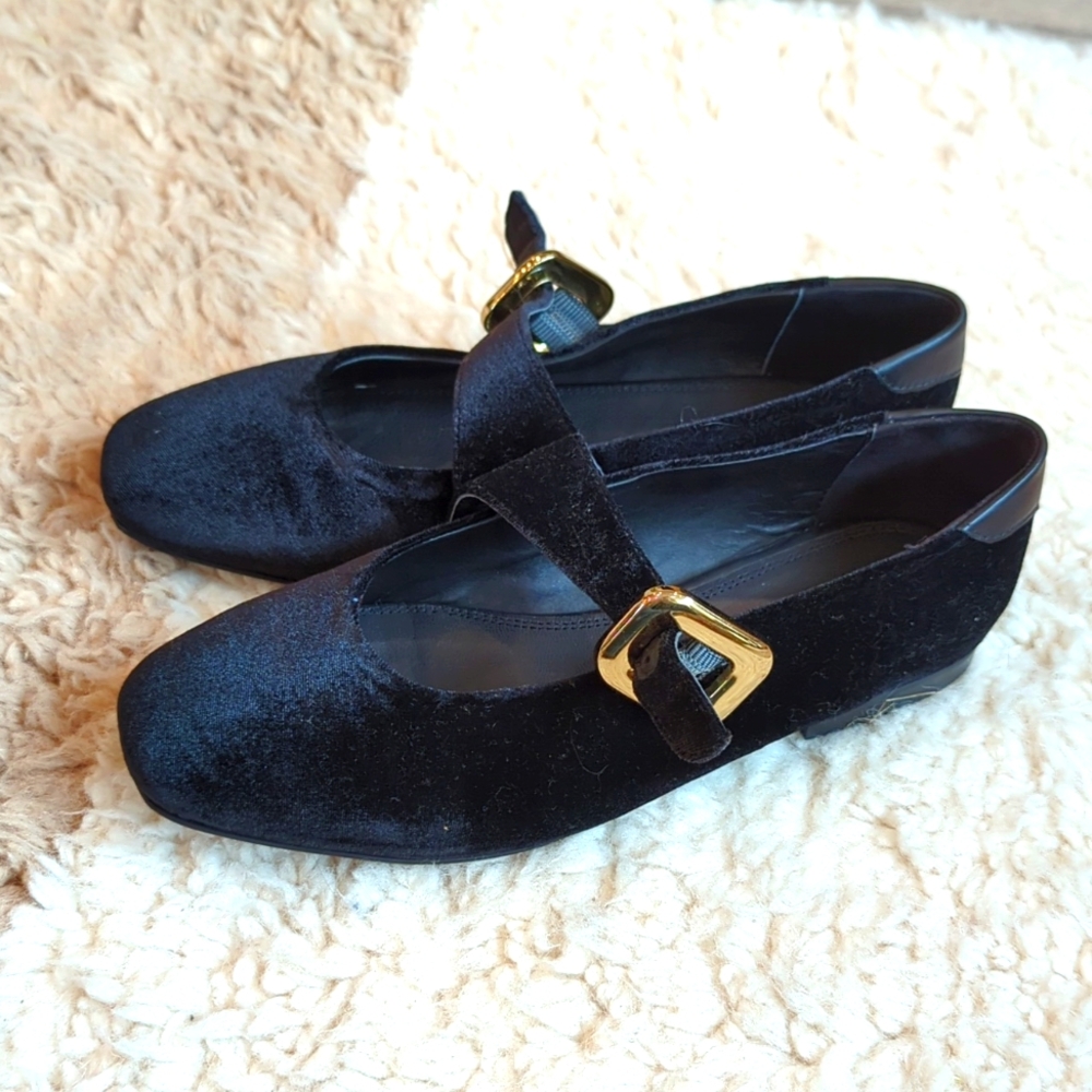NWOT Maeve Velvet Mary Jane Flats